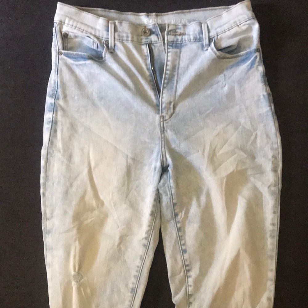 Light washed Denizen Mom Jeans